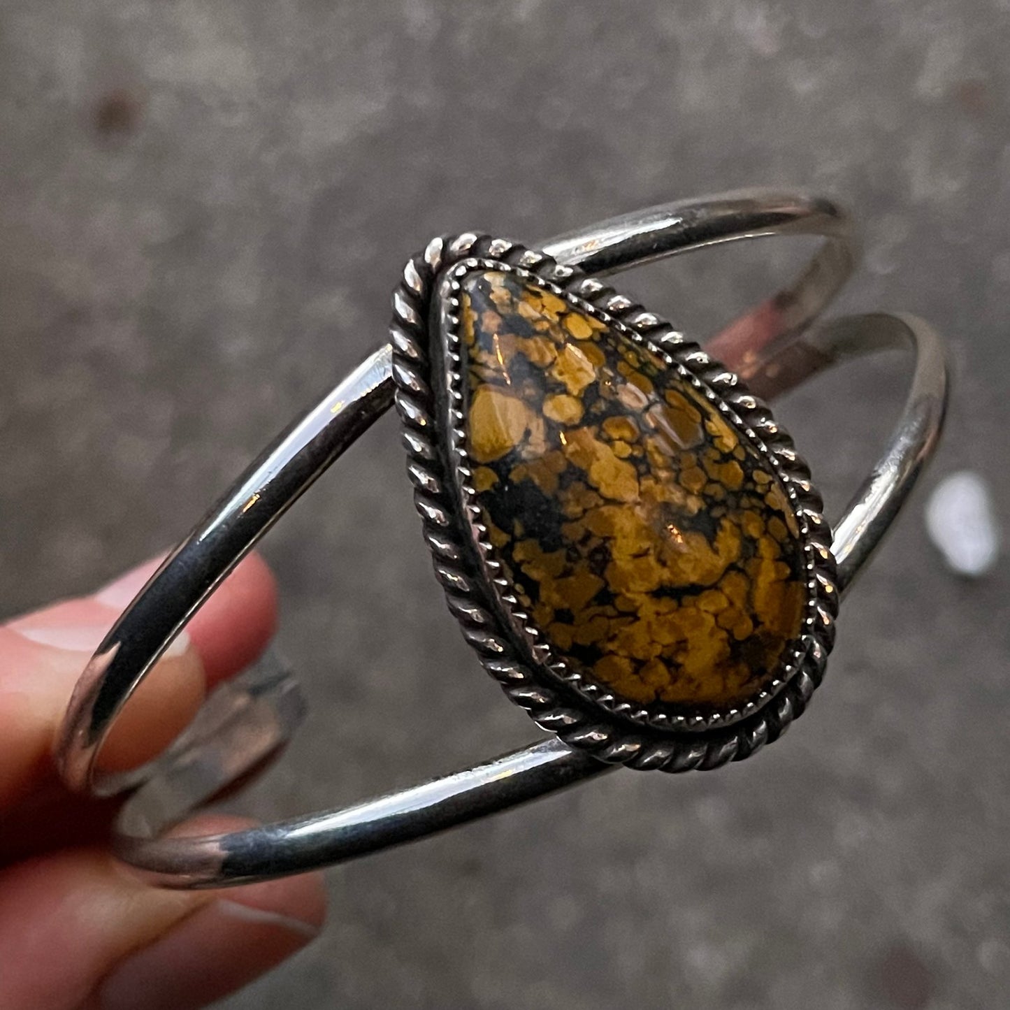 GOLD POLYCHROME SIZE 6”