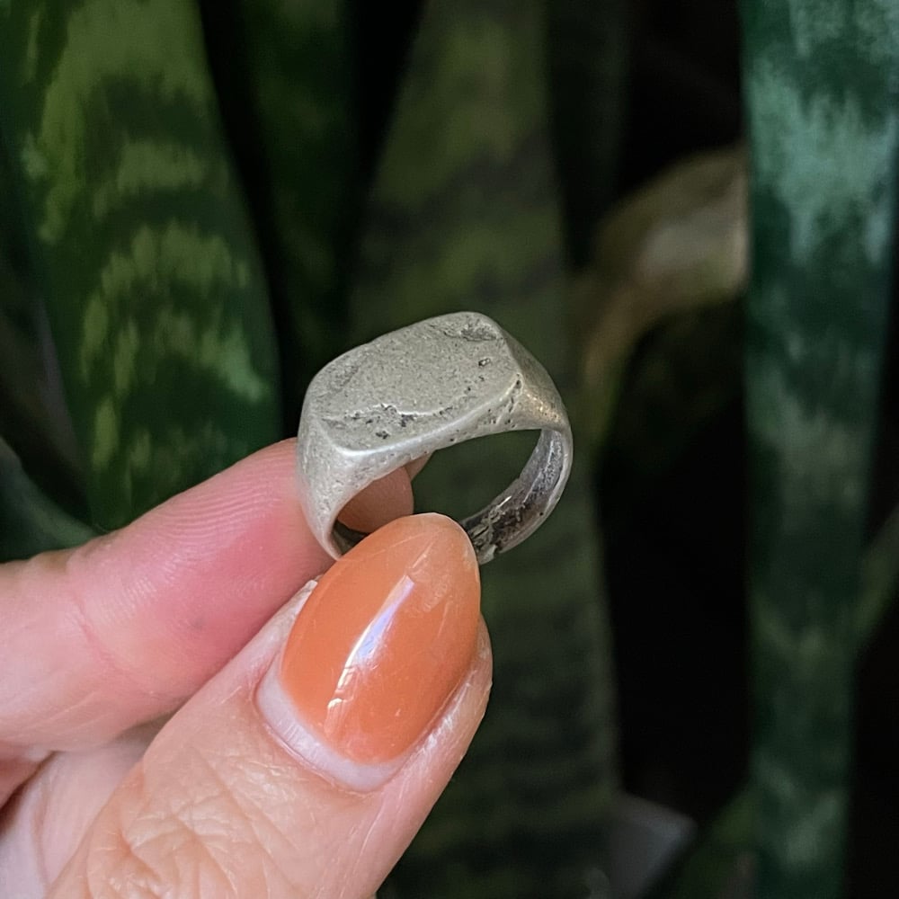 SIGNET RING SIZE 6.5