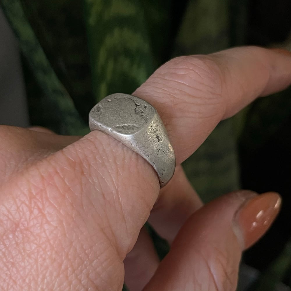 SIGNET RING SIZE 6.5